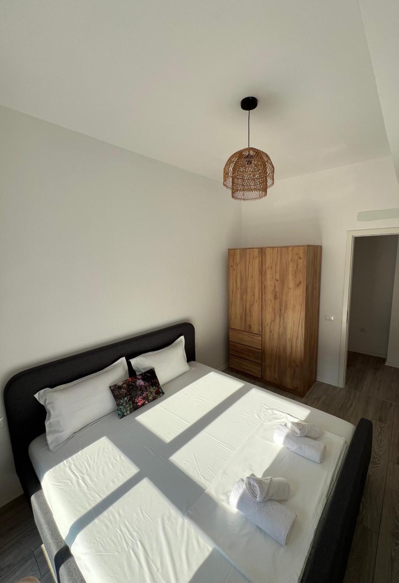 Sunflower Apartment Tirana Buitenkant foto