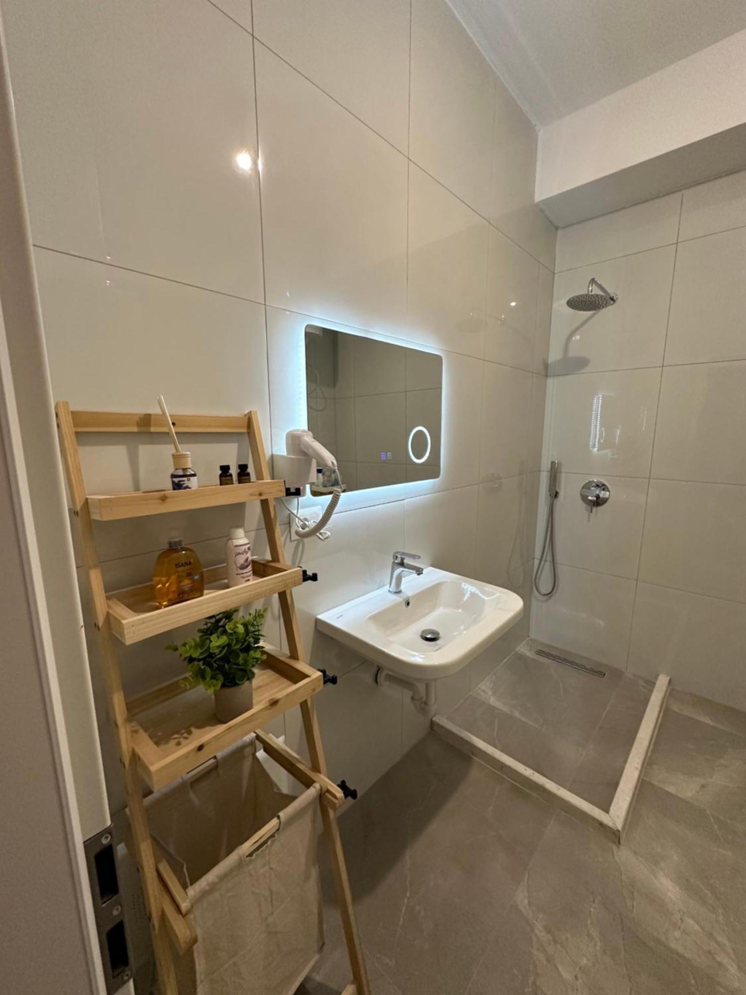 Sunflower Apartment Tirana Buitenkant foto
