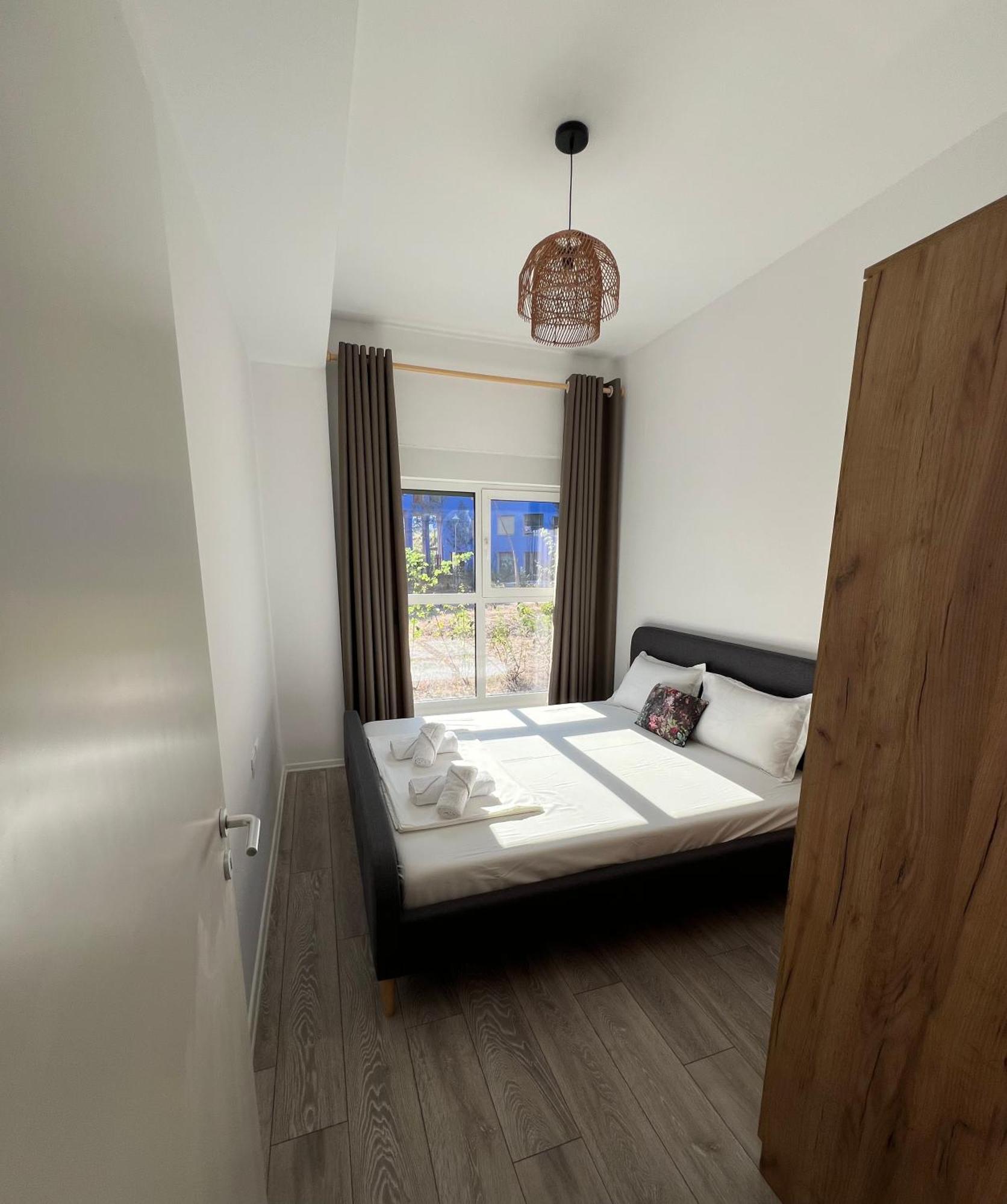 Sunflower Apartment Tirana Buitenkant foto