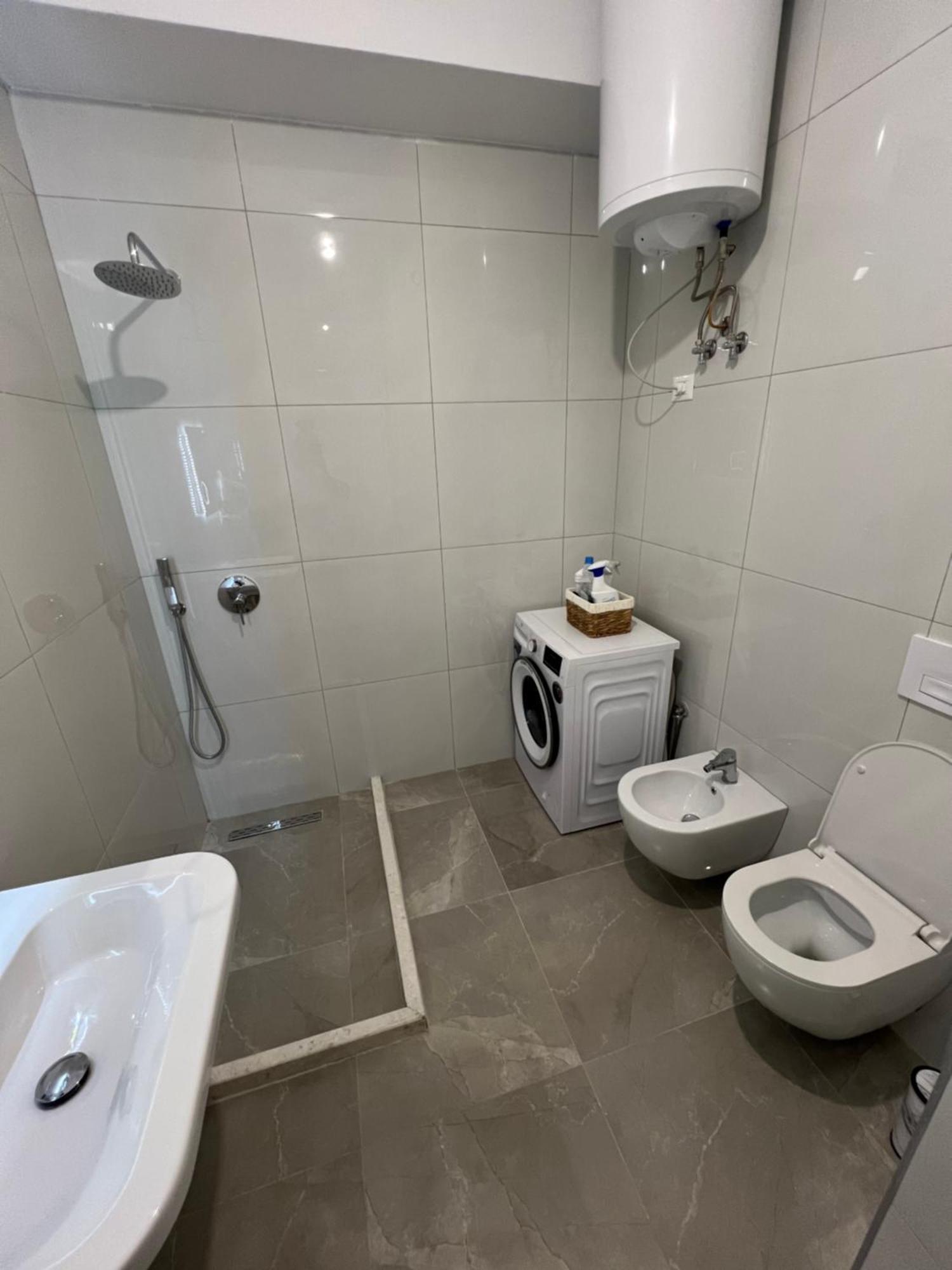 Sunflower Apartment Tirana Buitenkant foto