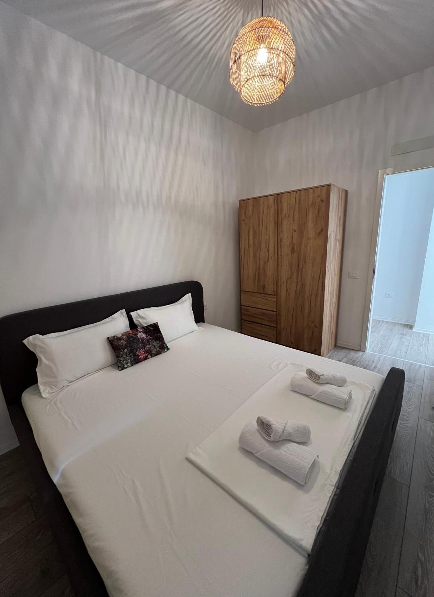 Sunflower Apartment Tirana Buitenkant foto