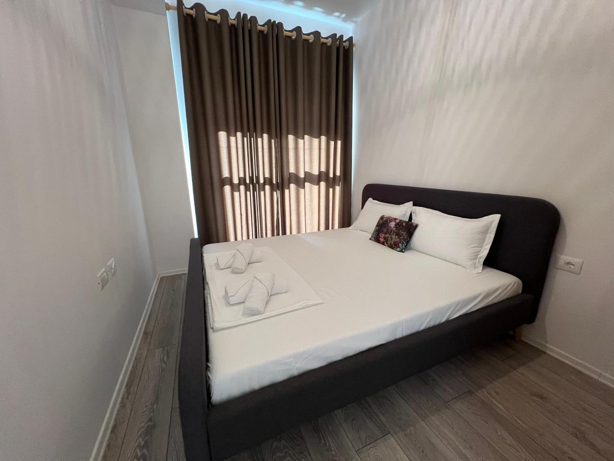 Sunflower Apartment Tirana Buitenkant foto