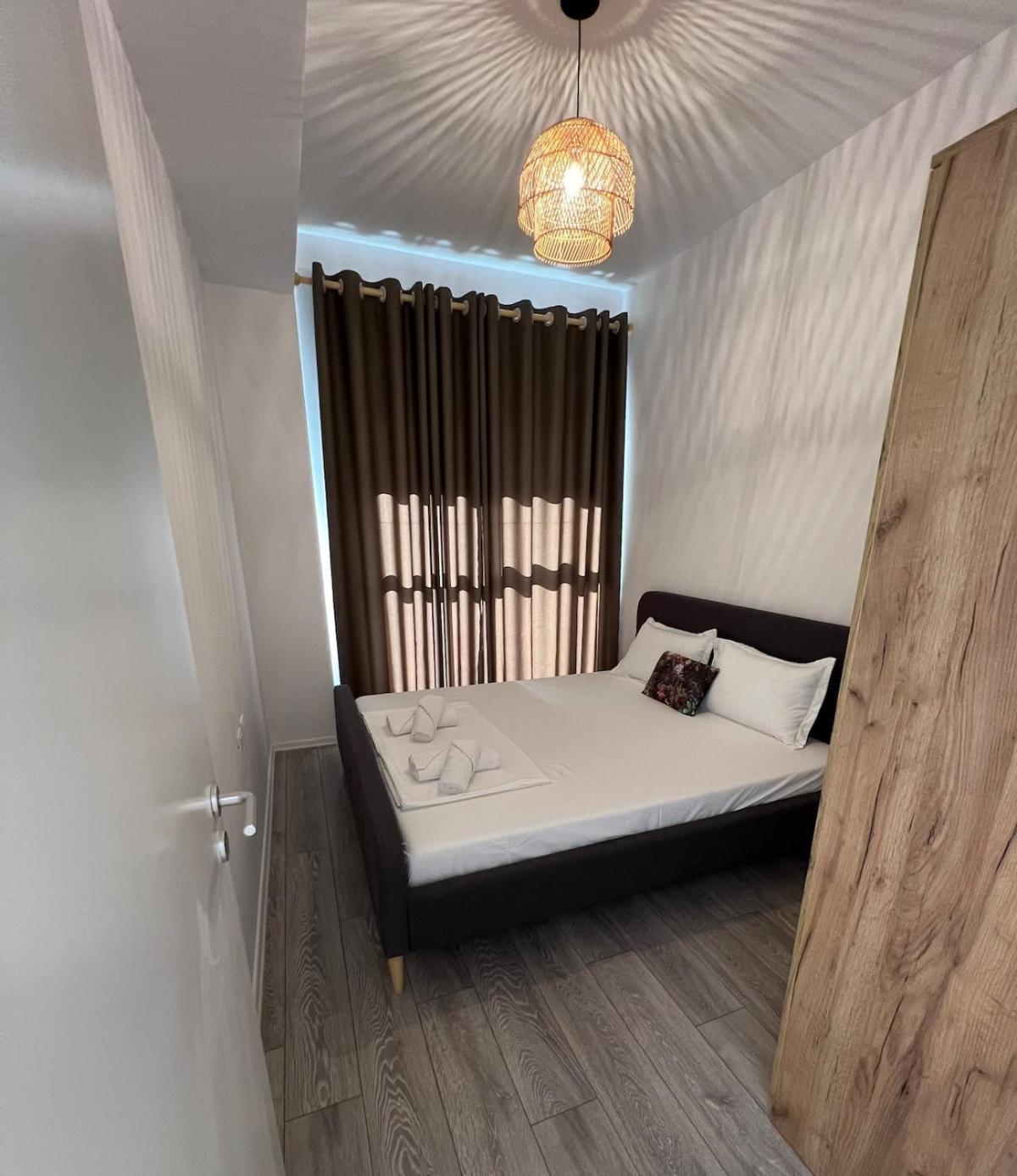 Sunflower Apartment Tirana Buitenkant foto